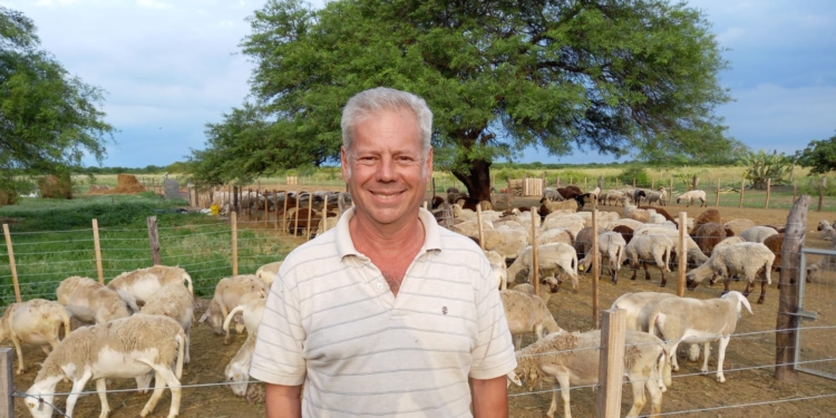El cabañero Marcelo Treachi protagoniza una revolución ganadera que incluye muchos cambios: De las vacas a la ovejas,  de la Holando a la Dorper, de Buenos Aires a Santiago
